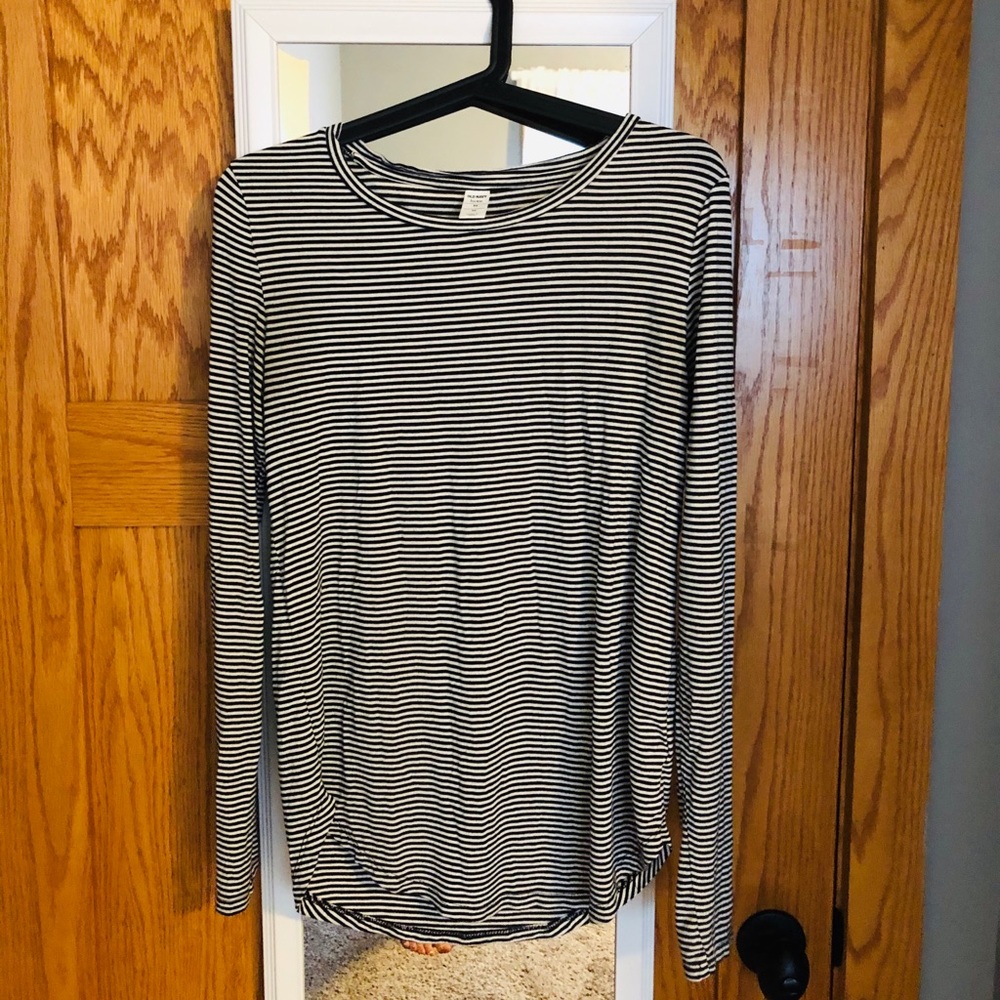 B&W Striped Long Sleeve 🖤🤍